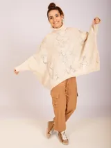 Pantalón babucha color beige de satén con bolsillos laterales y cintura elastizada.