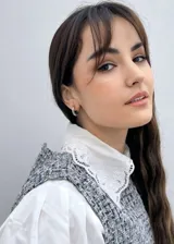 Aros tipo argolla de acero inoxidable color plateado, de 12mm de diámetro interno, con acabado PVD de titanio.