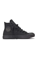 Championes Converse Chuck Taylor All Star Hi, de caña alta, color negro monocromático. Confeccionados en lona con suela de goma. Incluyen el logo de Converse en el lateral interior.