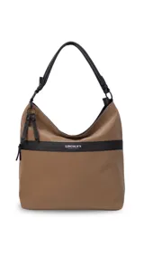 Cartera tipo hobo de tamaño grande en color beige, con detalles en negro. Presenta una franja horizontal negra con el logo de la marca, asa corta de hombro y correa larga desmontable. Incluye bolsillo frontal con cierre oculto y bolsillo trasero.