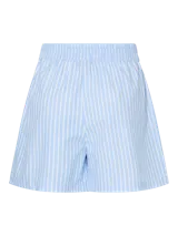 Short de tiro alto con cintura elástica, confeccionado en tejido plano a rayas verticales celestes y blancas. Presenta un acabado foil que le da un efecto brillante.