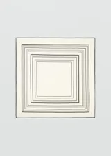 Fular cuadrado de lana color crudo, con diseño geométrico de líneas negras en los bordes y en la superficie.