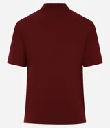Blusa estilo polo de manga corta, confeccionada en tejido piquet color bordó. Presenta cuello clásico y cierre frontal con tres botones.