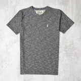 Remera gris jaspeada de algodón, corte clásico y cuello redondo.