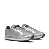 Championes Saucony Jazz Original plateados con detalles en gris y negro.