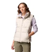 Chaleco acolchado Columbia modelo Pike Lake III Vest, color gris claro, con cuello alto, cierre frontal de cremallera bidireccional y bolsillos laterales con cierre. Cuenta con tecnología Omni-Heat y Omni-Shield.
