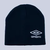 Gorro de lana azul con logo de Umbro bordado en blanco en el frente.