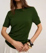 Blusa básica de punto color naranja, con cuello redondo y mangas cortas con barra contrastante.