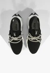 Zapatillas urbanas Schutz de tejido knit negro, con suela chunky blanca de diseño dentado y cordones decorativos de lurex brillante.