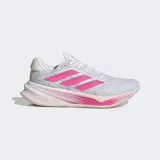 Championes de running Adidas modelo Comfortglide para mujer, con parte superior de malla transpirable en color blanco y gris. Destacan las tres tiras laterales en color fucsia y una entresuela Dreamstrike diseñada para brindar amortiguación y confort. Cuentan con cierre de cordones y detalles reflectantes.