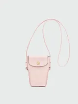 Funda para teléfono Longchamp de la línea Épure, confeccionada en cuero color celeste con solapa frontal, cierre de botón a presión dorado y correa fina cruzada.