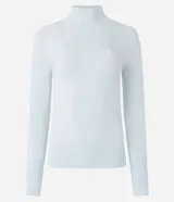 Blusa básica de cuello alto y manga larga, confeccionada en tejido de punto de viscosa con acabado acanalado y detalle de abertura en los puños.