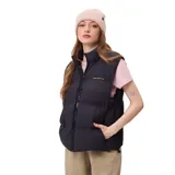 Chaleco puffer negro con cierre frontal, cuello alto y logo de la marca bordado en el pecho. Cuenta con bolsillos laterales y diseño acolchado.