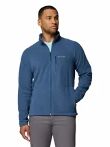 Campera polar de la marca Columbia, modelo Fast Trek II. Presenta cuello alto, cierre frontal completo, bolsillos laterales con cierre y un bolsillo adicional con cierre en el pecho, donde se encuentra el logo de la marca bordado.