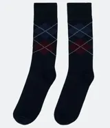 Medias de caña larga de modal con diseño argyle en tonos azul marino, azul y bordó.