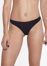 Bombacha tipo vedetina confeccionada en microfibra sin costuras, con refuerzo interior de algodón.