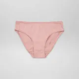 Pack de siete bombachas de corte clásico, confeccionadas en algodón liso en una variedad de colores pasteles y neutros, incluyendo amarillo, blanco, azul marino, rosado, lila, terracota y celeste.