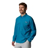 Camisa de pesca de manga larga Columbia, color azul, con cuello clásico, cierre frontal con botones a presión, múltiples bolsillos funcionales en el pecho y ventilación trasera. Incluye tecnología de protección solar y absorción de humedad.