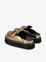 Zueco negro de cuero con plataforma y flecos.