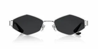 Gafas de sol Grace con armazón metálico plateado de diseño geométrico en forma de rombo y cristales oscuros.