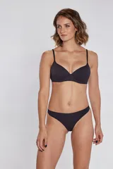 Soutien de microfibra preformado con copa y aro, sin costuras y con breteles regulables.