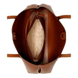 Cartera tipo tote bag Guess modelo Melody, de color marrón en simil cuero, con doble asa superior, herrajes dorados y logo frontal. Incluye un accesorio de llavero con borla y un neceser o monedero desmontable a juego.