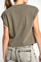 Remera rosa de algodón, corte al cuerpo y mangas cortas.