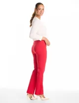 Pantalón recto de tiro alto Hope & Harlow, color rojo, en tejido elastizado con costuras pespunteadas al frente y pretina elástica.