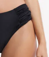 Bombacha de bikini tiro alto, color negro, con laterales drapeados y diseño de cobertura moderada.