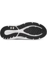 Championes de running Under Armour Charged Pursuit 4, color negro con suela blanca. Presentan parte superior de malla transpirable y entresuela Charged Cushioning para mayor amortiguación.