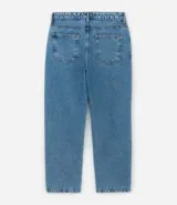 Pantalón baggy jeans color negro, con cierre de botón y cremallera, y bolsillos. Confeccionado en tejido de jean 100% algodón.