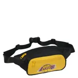 Riñonera deportiva de los Los Angeles Lakers, con diseño bicolor en negro y amarillo. Cuenta con dos compartimentos con cierre frontal y correa ajustable con hebilla.