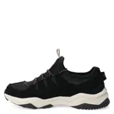 Championes deportivos Topper modelo Serra Outdoor, color negro con detalles en beige. Presentan un diseño robusto con suela gruesa de goma en color blanco y negro, sistema de cordones con tiras decorativas y logo de la marca en la lengüeta.