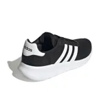 Championes adidas Lite Racer 3.0 de diseño deportivo, confeccionados en malla transpirable color negro con las icónicas tres bandas laterales en blanco y suela de espuma blanca.