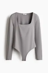 Body colaless de manga larga y escote cuadrado, confeccionado en punto elástico de color gris.