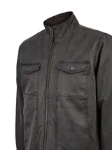 Chaqueta gris oscuro RKF modelo Torino, con cuello alto, cierre frontal de cremallera y múltiples bolsillos frontales con solapa y botones.