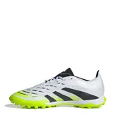 Championes de fútbol Adidas Predator League TF, color blanco con estampado de piel de serpiente, detalles en negro y amarillo flúor. Presentan las tres tiras características de la marca en los laterales y suela con tapones para césped artificial.