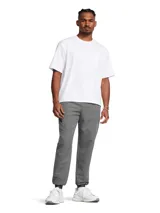 Pantalón de jogging Under Armour modelo Unstoppable Wvn de color gris, con bolsillos laterales con cierre y diseño deportivo.
