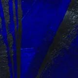 Poncho verde esmeralda de lana merino afieltrada con cuello alto y estampado dorado con diseño abstracto.