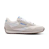 Championes Reebok Classic AZ color crema con detalles en celeste y suela marrón. Zapatillas de estilo retro running con capellada de cuero y tela, entresuela de EVA y suela de goma.