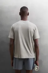 Remera de entrenamiento regular fit de Zara Athleticz, confeccionada en tejido técnico verde melange con estructura, ligero y elástico. Cuenta con tecnología Quick Dry nivel 2, cuello redondo, manga corta, costuras planas y detalle de logo estampado.