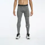 Calza deportiva ajustada Umbro color gris jaspeado, con cintura elástica que lleva el logo repetido de la marca. Presenta un pequeño logo Umbro en la parte inferior de la pierna.