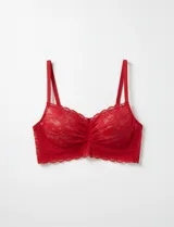 Bralette de encaje floral color lila, marca Montelle. Sin aro ni relleno, con forro interno de microtul elastizado. Breteles regulables y cierre trasero de tres posiciones.