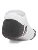 Pack de tres pares de medias cortas Under Armour, color blanco con puntera y talón en gris oscuro, y logotipo de la marca en el empeine.