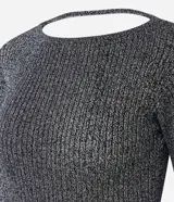 Vestido midi de tejido canelado con efecto metalizado, corte ajustado, cuello redondo y mangas largas. Presenta un diseño elegante con abertura en la espalda.