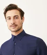 Camisa de vestir Preston Field modelo classic, de manga larga y diseño liso. Cuenta con cuello camisero y cierre frontal con botones al tono.