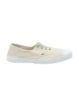 Zapatilla tipo sneaker de estilo clásico, confeccionada en algodón orgánico color beige con puntera reforzada y suela de goma blanca. Presenta un diseño ligero y transpirable con ajuste elástico.