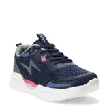Championes deportivos de mujer en color azul marino con detalles en rosa y celeste. Presentan un diseño de malla transpirable, cierre con cordones y suela blanca con textura alveolar.