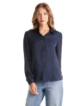 Camisa de satén marca Zac & Rachel, color azul marino, con cuello clásico, cierre frontal con botones y mangas largas con puños abotonados.