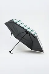 Paraguas plegable con funda protectora, estampado a cuadros vichy en tonos blanco, gris y negro.